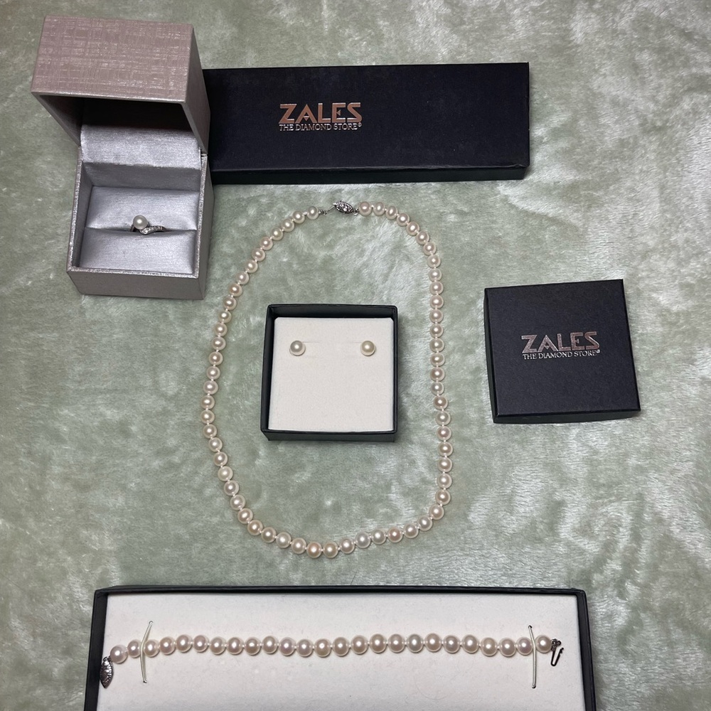 Zales Freshwater Pearl Necklace Earring Bracelet Ring Set